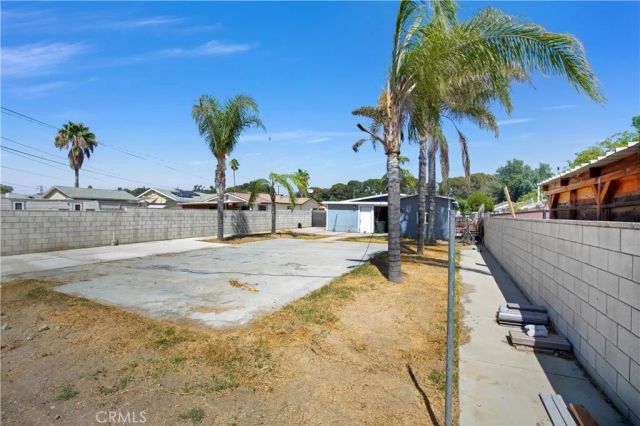 18883 6th, Bloomington, CA 92316