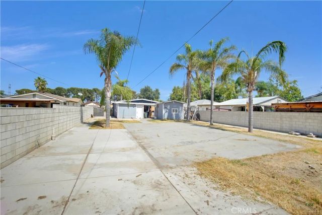 18883 6th, Bloomington, CA 92316