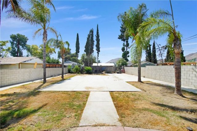 18883 6th, Bloomington, CA 92316