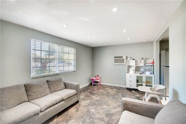 18883 6th, Bloomington, CA 92316