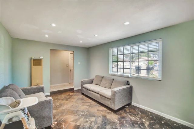 18883 6th, Bloomington, CA 92316