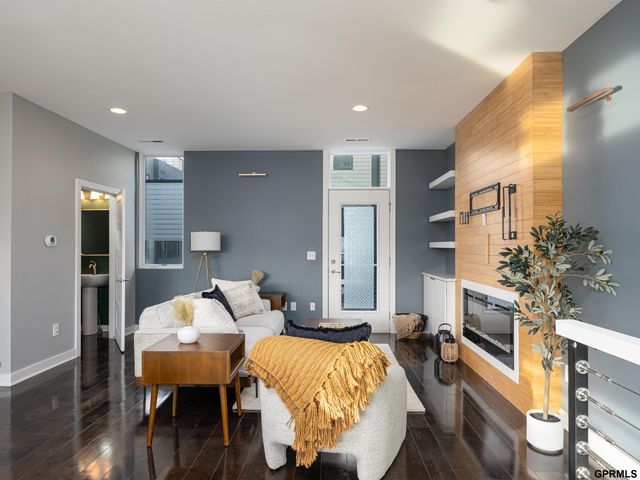 1236 S 10 Street, Omaha, NE 68108