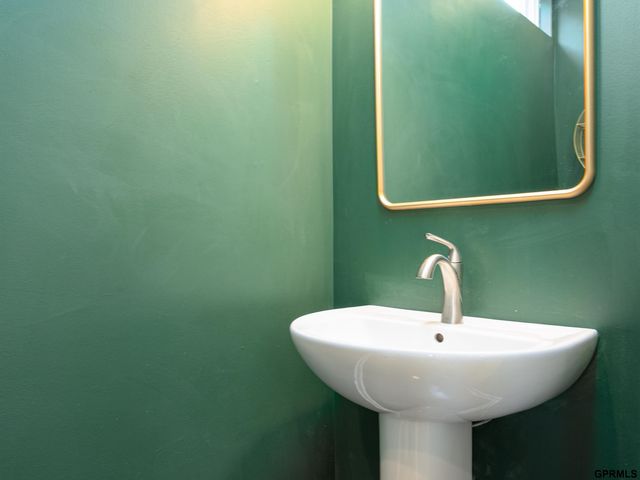 1236 S 10 Street, Omaha, NE 68108