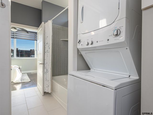 1236 S 10 Street, Omaha, NE 68108