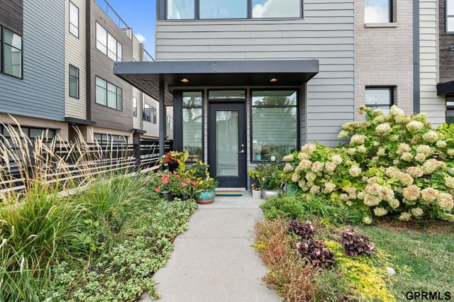 1236 S 10 Street, Omaha, NE 68108