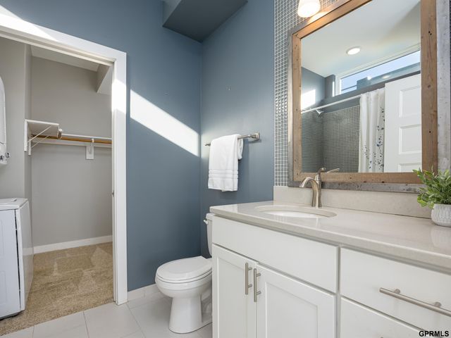 1236 S 10 Street, Omaha, NE 68108