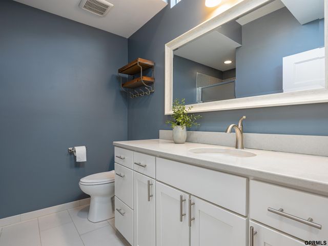 1236 S 10 Street, Omaha, NE 68108