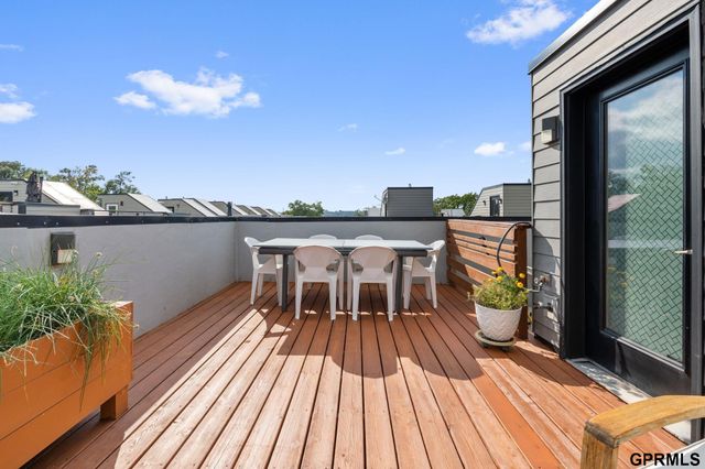 1236 S 10 Street, Omaha, NE 68108