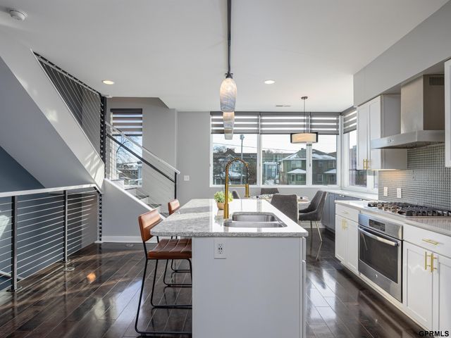 1236 S 10 Street, Omaha, NE 68108