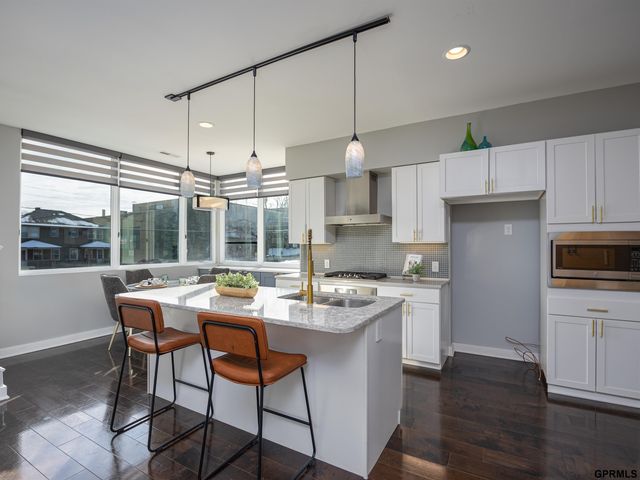 1236 S 10 Street, Omaha, NE 68108