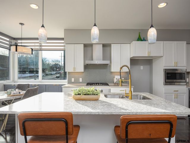 1236 S 10 Street, Omaha, NE 68108