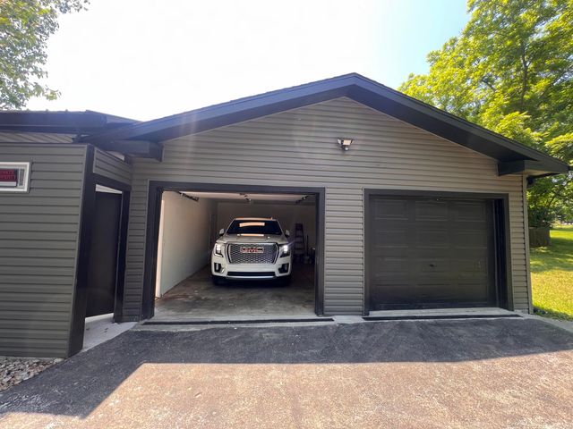 5021 S Farm Road 137, Springfield, MO 65810