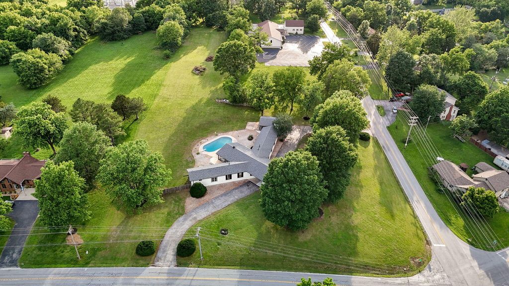 5021 South Farm Road 137, Springfield, MO 65810