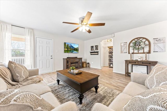 3910 Arrowwood Bnd, San Antonio, TX 78261