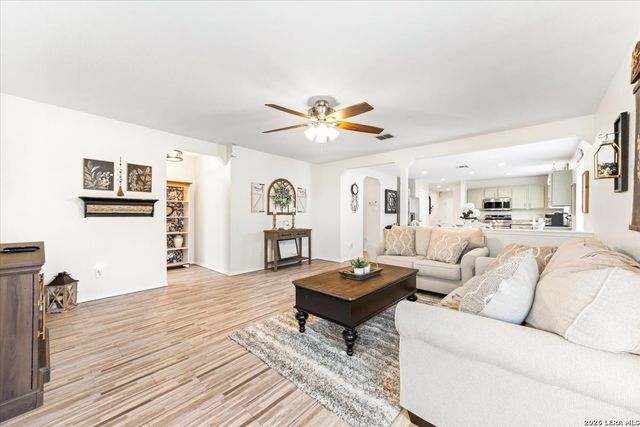 3910 Arrowwood Bnd, San Antonio, TX 78261