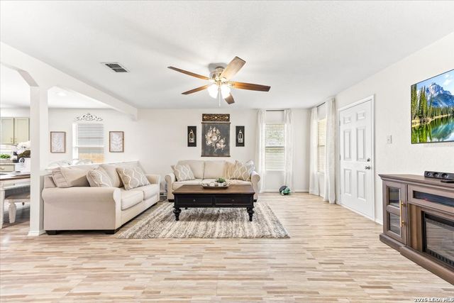 3910 Arrowwood Bnd, San Antonio, TX 78261