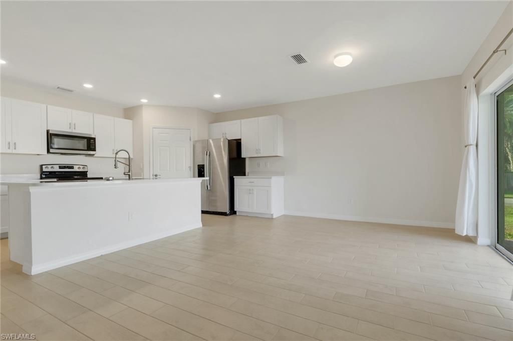 Image 8 of property listing at 2800 NW 6th AVE, Cape Coral, FL 33993