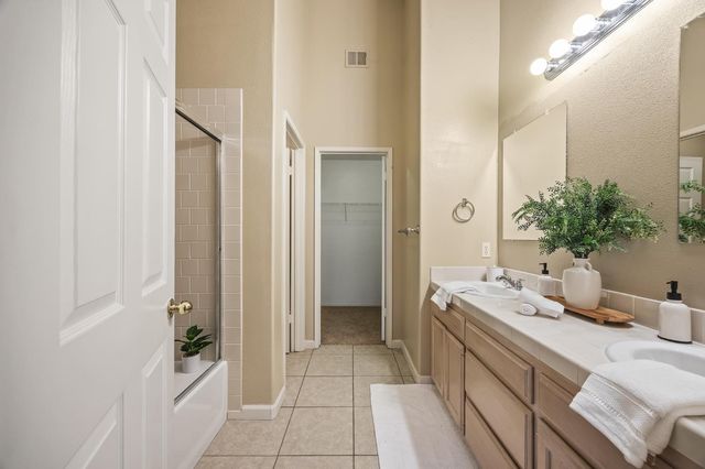 5680 W Parr Avenue, Fresno, CA 93722