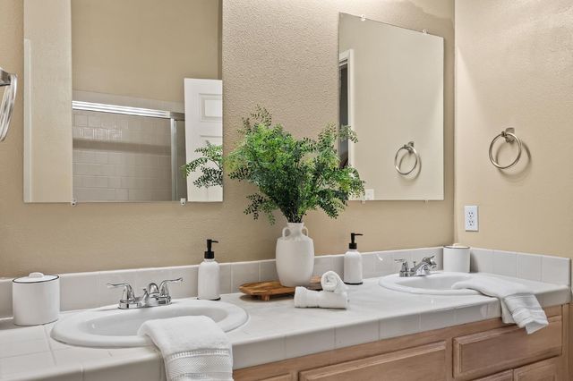 5680 W Parr Avenue, Fresno, CA 93722