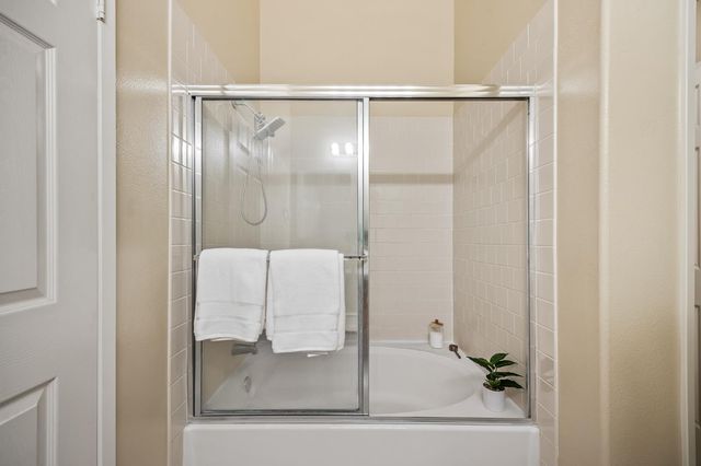 5680 W Parr Avenue, Fresno, CA 93722