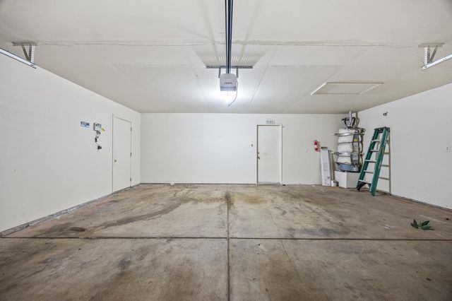 5680 W Parr Avenue, Fresno, CA 93722