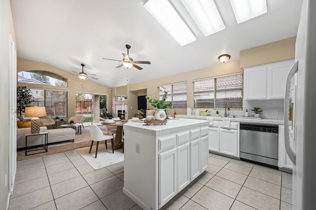 5680 W Parr Avenue, Fresno, CA 93722