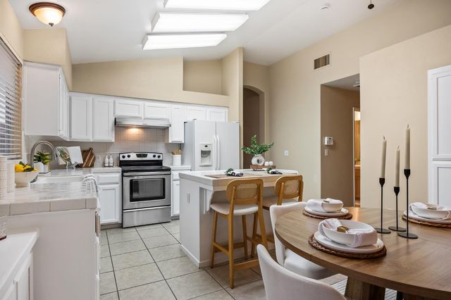 5680 W Parr Avenue, Fresno, CA 93722