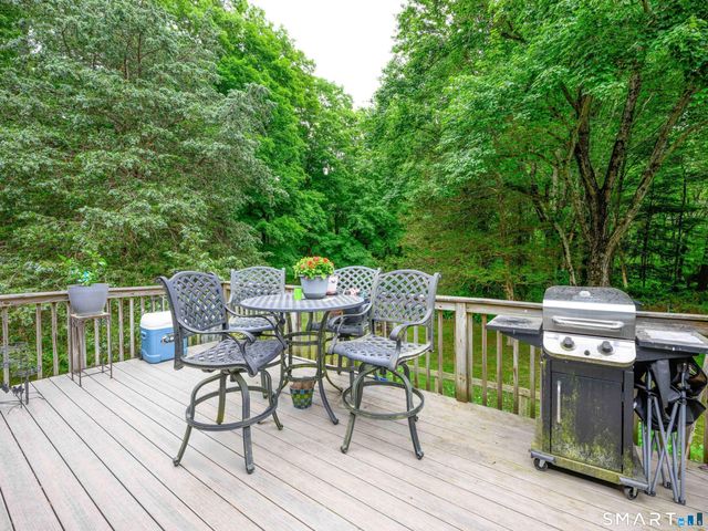 47 Valley Shore Drive, Guilford, CT 06437