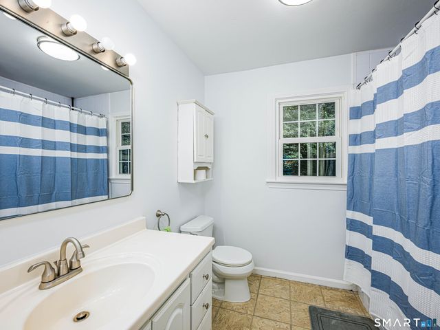 47 Valley Shore Drive, Guilford, CT 06437
