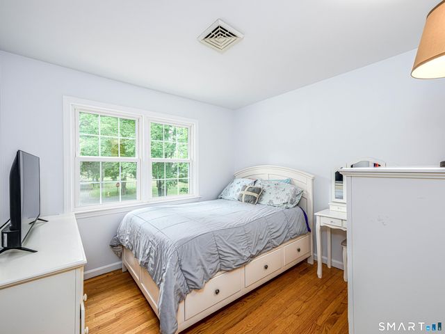 47 Valley Shore Drive, Guilford, CT 06437