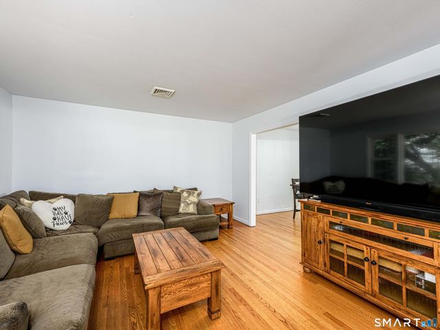47 Valley Shore Drive, Guilford, CT 06437