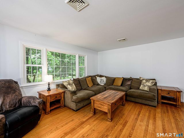 47 Valley Shore Drive, Guilford, CT 06437