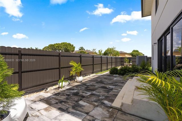 321 NW 13th Pl, Florida City, FL 33034