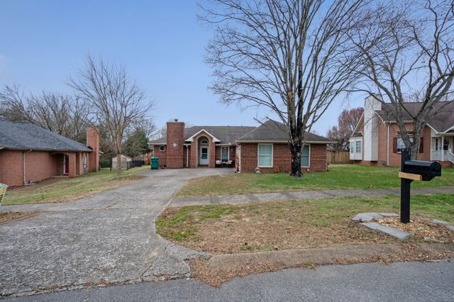 614 Creekfront Dr, Mount Juliet, TN 37122