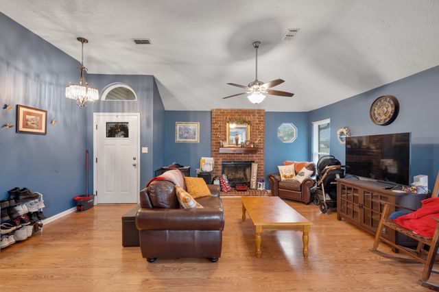 614 Creekfront Dr, Mount Juliet, TN 37122