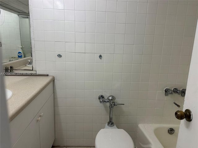 26 Diplomat Pkwy 2314, Hallandale Beach, FL 33009