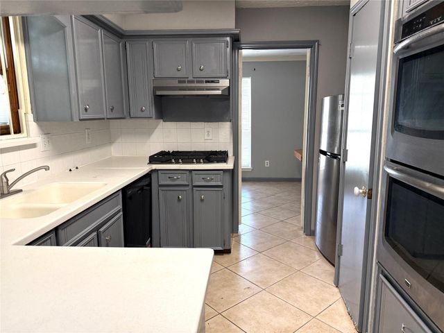 12615 Shannon Hills Drive, Houston, TX 77099