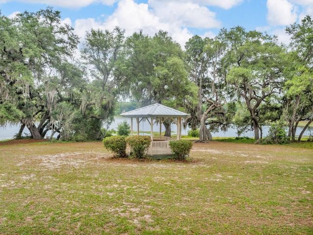 135 ASHLEY LAKE DRIVE, Melrose, FL 32666