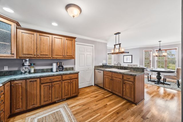 8590 Poplar Grove Rd, Mc Ewen, TN 37101