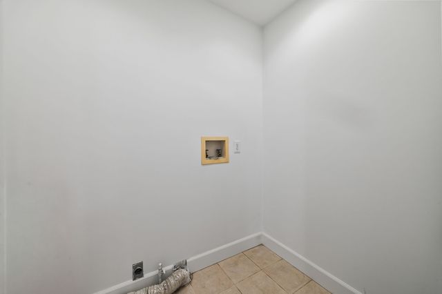 8590 Poplar Grove Rd, Mc Ewen, TN 37101