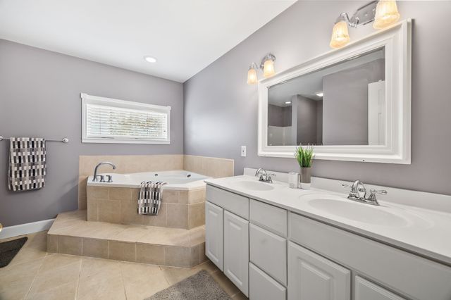 8590 Poplar Grove Rd, Mc Ewen, TN 37101