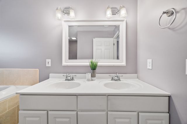 8590 Poplar Grove Rd, Mc Ewen, TN 37101