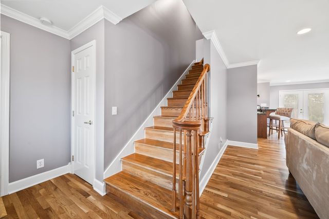 8590 Poplar Grove Rd, Mc Ewen, TN 37101