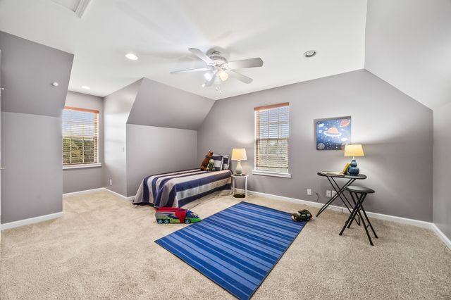 8590 Poplar Grove Rd, Mc Ewen, TN 37101