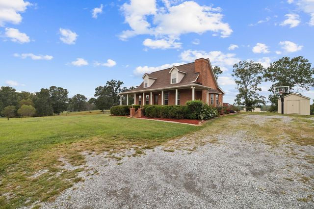 8590 Poplar Grove Rd, Mc Ewen, TN 37101