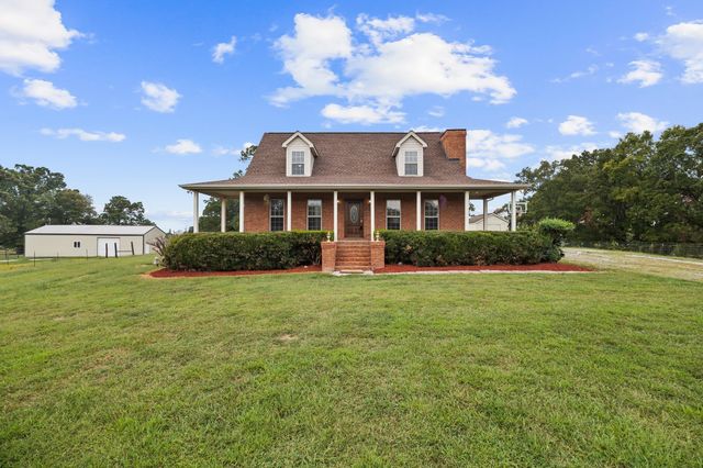 8590 Poplar Grove Rd, Mc Ewen, TN 37101