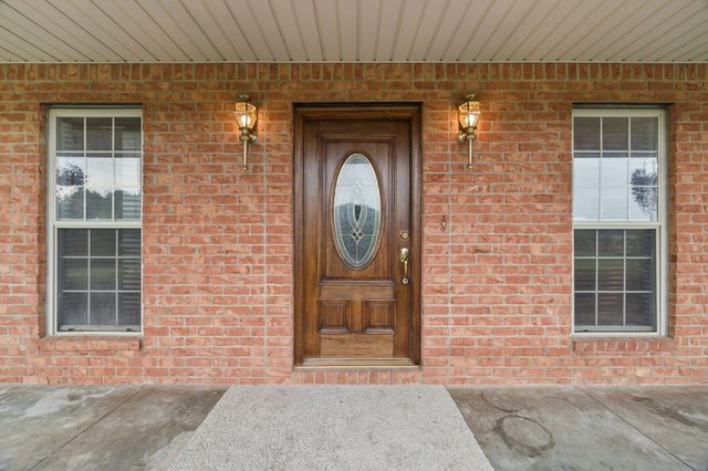 8590 Poplar Grove Rd, Mc Ewen, TN 37101