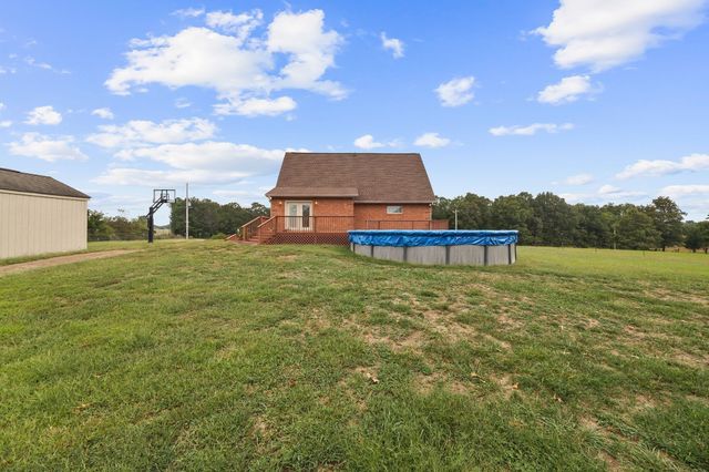 8590 Poplar Grove Rd, Mc Ewen, TN 37101