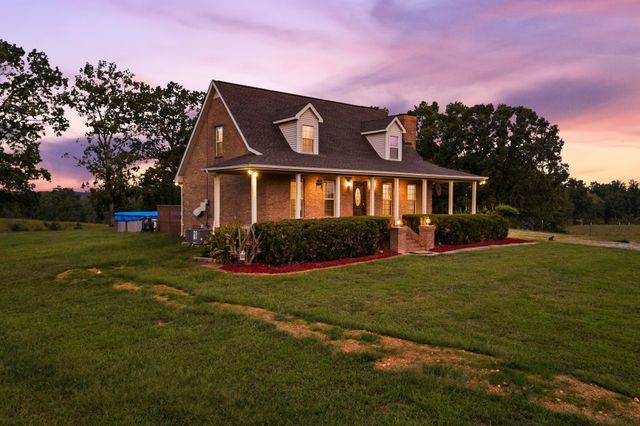 8590 Poplar Grove Rd, Mc Ewen, TN 37101