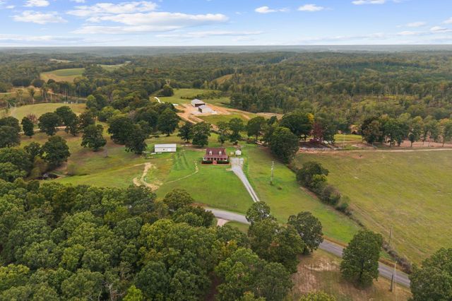 8590 Poplar Grove Rd, Mc Ewen, TN 37101